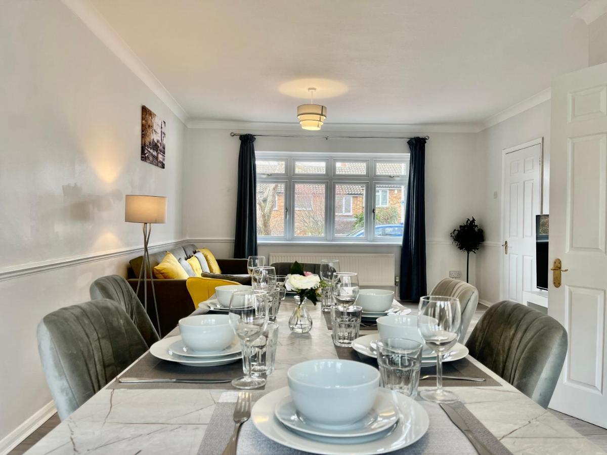 Stylish 3 Bed Chigwell Home With Free Parking Exterior foto