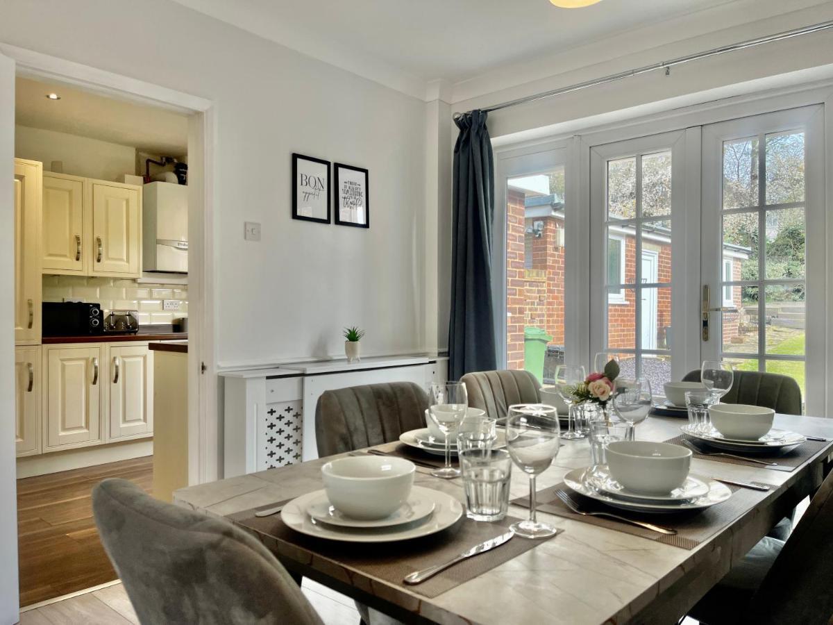 Stylish 3 Bed Chigwell Home With Free Parking Exterior foto